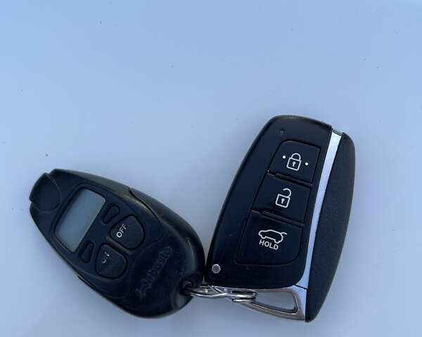 Білий Хендай Санта Фе, об'ємом двигуна 2.2 л та пробігом 190 тис. км за 17500 $, фото 6 на Automoto.ua