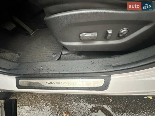 Белый Хендай Санта Фе, объемом двигателя 2.2 л и пробегом 120 тыс. км за 16500 $, фото 13 на Automoto.ua