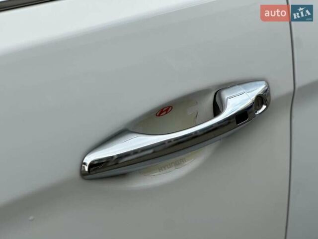 Білий Хендай Санта Фе, об'ємом двигуна 2 л та пробігом 209 тис. км за 14980 $, фото 12 на Automoto.ua