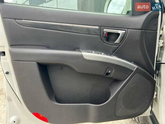 Хендай Санта Фе 2012 в Львове на Automoto.ua Белый Хендай Санта Фе, объемом двигателя 2.2 л и пробегом 218 тыс. км за 11590 $, фото 15 на Automoto.ua