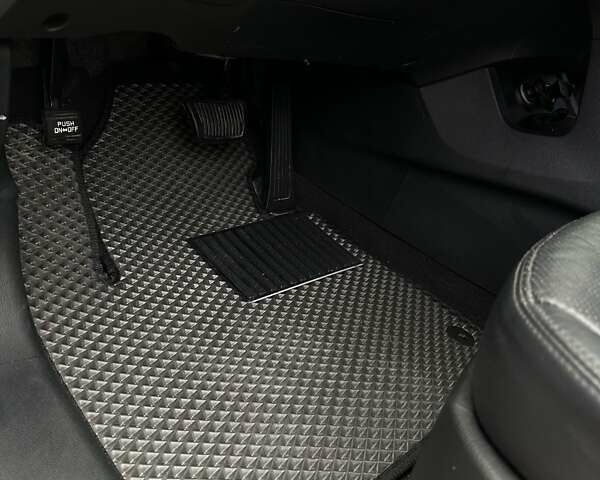 Белый Хендай Санта Фе, объемом двигателя 2 л и пробегом 255 тыс. км за 16000 $, фото 5 на Automoto.ua