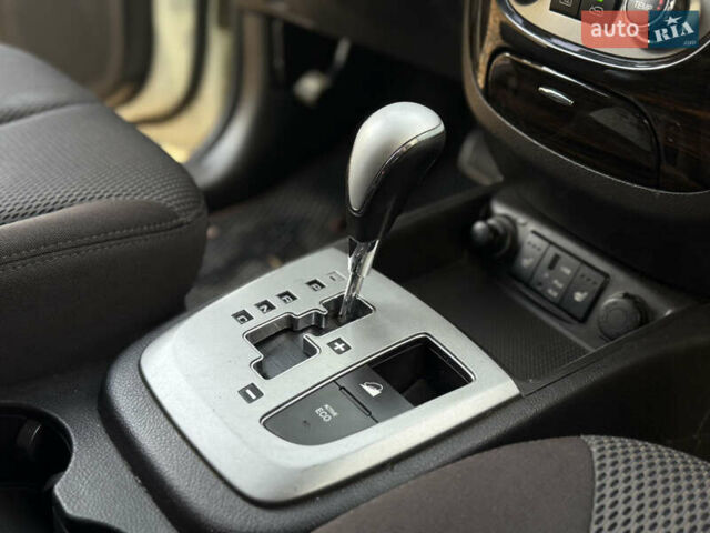 Белый Хендай Санта Фе, объемом двигателя 2.2 л и пробегом 218 тыс. км за 12450 $, фото 61 на Automoto.ua