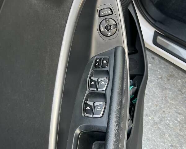Білий Хендай Санта Фе, об'ємом двигуна 2.2 л та пробігом 190 тис. км за 17500 $, фото 10 на Automoto.ua