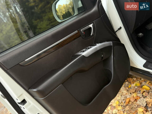 Белый Хендай Санта Фе, объемом двигателя 2.2 л и пробегом 218 тыс. км за 12450 $, фото 29 на Automoto.ua