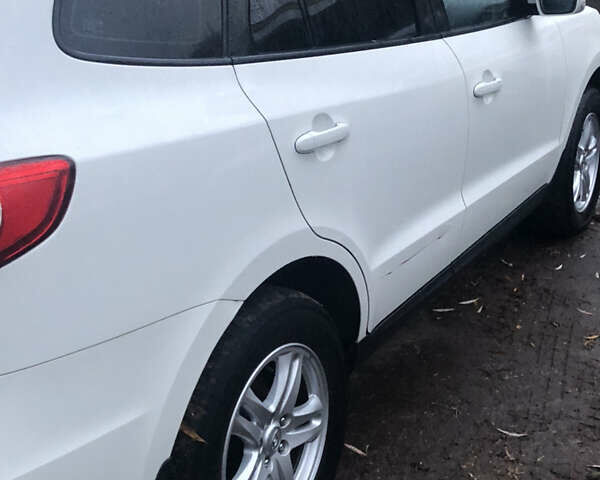 Белый Хендай Санта Фе, объемом двигателя 2.19 л и пробегом 163 тыс. км за 13500 $, фото 2 на Automoto.ua