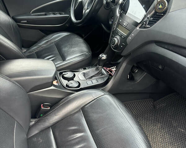 Белый Хендай Санта Фе, объемом двигателя 2.36 л и пробегом 193 тыс. км за 16800 $, фото 8 на Automoto.ua