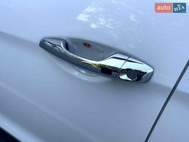 Білий Хендай Санта Фе, об'ємом двигуна 2 л та пробігом 223 тис. км за 17900 $, фото 10 на Automoto.ua