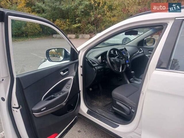 Хендай Санта Фе 2013 в Полтаве на Automoto.ua Белый Хендай Санта Фе, объемом двигателя 2.2 л и пробегом 123 тыс. км за 16999 $, фото 19 на Automoto.ua