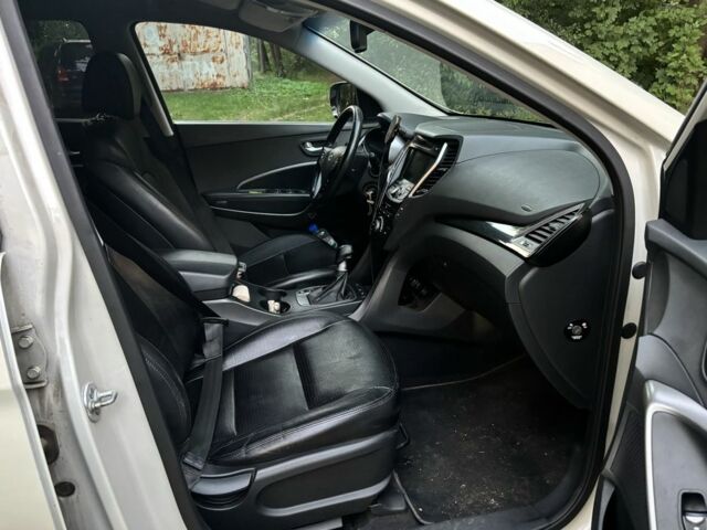 Хендай Санта Фе 2013 в Черновцах на Automoto.ua Белый Хендай Санта Фе, объемом двигателя 2.2 л и пробегом 235 тыс. км за 12432 $, фото 17 на Automoto.ua