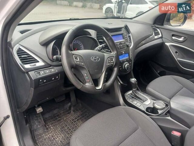 Хендай Санта Фе 2013 в Полтаве на Automoto.ua Белый Хендай Санта Фе, объемом двигателя 2.2 л и пробегом 123 тыс. км за 16999 $, фото 21 на Automoto.ua