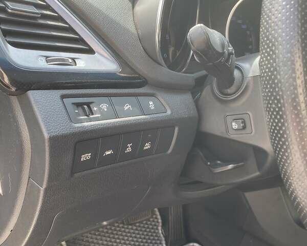 Белый Хендай Санта Фе, объемом двигателя 2.2 л и пробегом 214 тыс. км за 23000 $, фото 16 на Automoto.ua