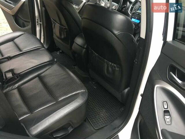 Белый Хендай Санта Фе, объемом двигателя 2.2 л и пробегом 160 тыс. км за 19900 $, фото 30 на Automoto.ua