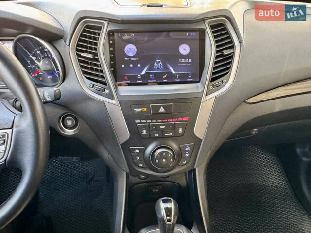 Белый Хендай Санта Фе, объемом двигателя 2 л и пробегом 185 тыс. км за 13500 $, фото 26 на Automoto.ua