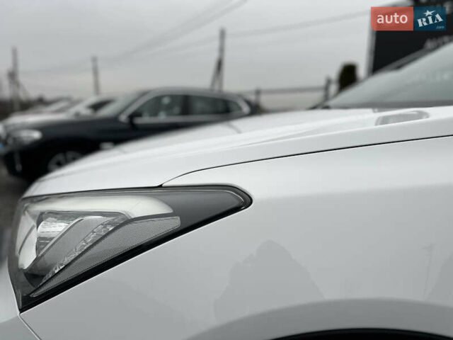 Білий Хендай Санта Фе, об'ємом двигуна 2.2 л та пробігом 124 тис. км за 18700 $, фото 35 на Automoto.ua