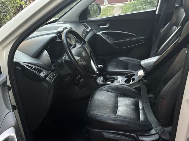 Хендай Санта Фе 2013 в Черновцах на Automoto.ua Белый Хендай Санта Фе, объемом двигателя 2.2 л и пробегом 235 тыс. км за 12432 $, фото 12 на Automoto.ua