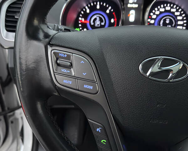 Хендай Санта Фе 2013 в Дубно на Automoto.ua Белый Хендай Санта Фе, объемом двигателя 2.2 л и пробегом 184 тыс. км за 18199 $, фото 29 на Automoto.ua