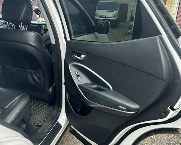 Белый Хендай Санта Фе, объемом двигателя 2.36 л и пробегом 193 тыс. км за 16800 $, фото 14 на Automoto.ua