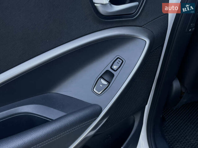 Білий Хендай Санта Фе, об'ємом двигуна 2 л та пробігом 223 тис. км за 17900 $, фото 26 на Automoto.ua