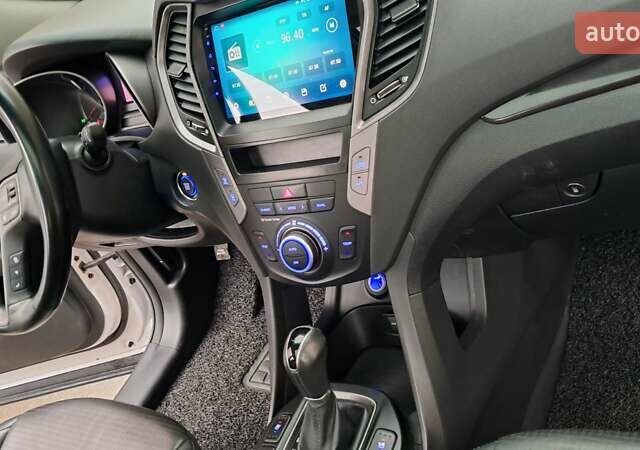 Белый Хендай Санта Фе, объемом двигателя 2 л и пробегом 183 тыс. км за 17300 $, фото 23 на Automoto.ua