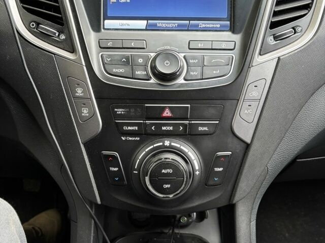 Хендай Санта Фе 2013 в Черновцах на Automoto.ua Белый Хендай Санта Фе, объемом двигателя 2.2 л и пробегом 235 тыс. км за 12432 $, фото 23 на Automoto.ua