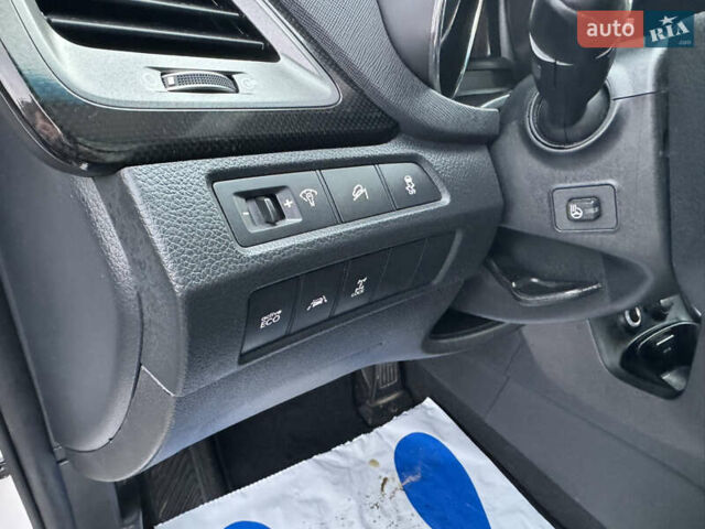 Білий Хендай Санта Фе, об'ємом двигуна 2.2 л та пробігом 185 тис. км за 17800 $, фото 25 на Automoto.ua