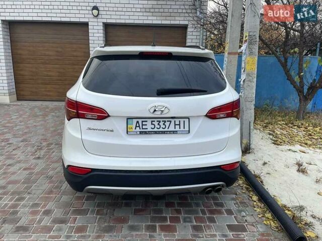 Белый Хендай Санта Фе, объемом двигателя 2.36 л и пробегом 177 тыс. км за 13000 $, фото 4 на Automoto.ua