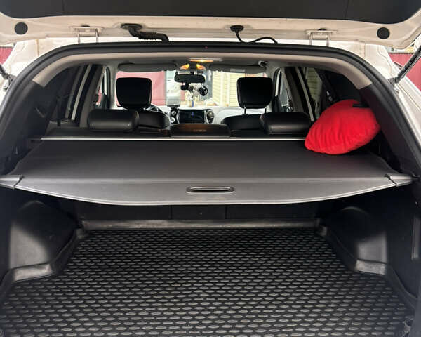 Белый Хендай Санта Фе, объемом двигателя 2.36 л и пробегом 193 тыс. км за 16800 $, фото 13 на Automoto.ua