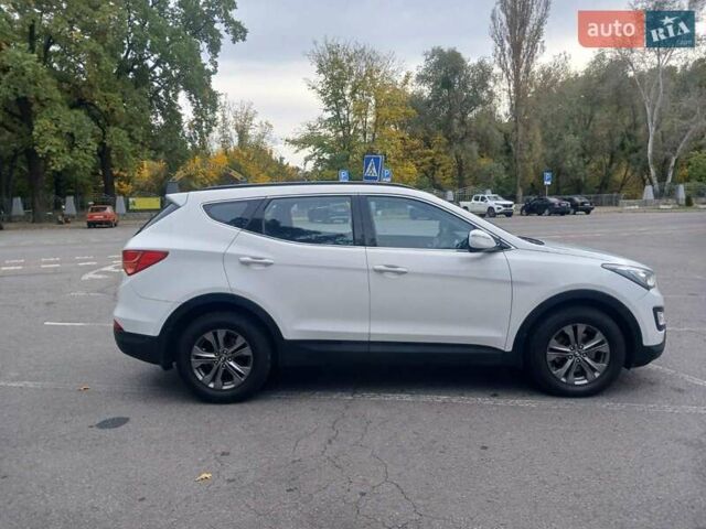 Хендай Санта Фе 2013 в Полтаве на Automoto.ua Белый Хендай Санта Фе, объемом двигателя 2.2 л и пробегом 123 тыс. км за 16999 $, фото 11 на Automoto.ua