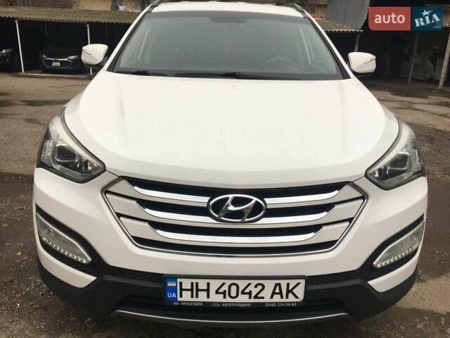 Белый Хендай Санта Фе, объемом двигателя 2.2 л и пробегом 160 тыс. км за 19900 $, фото 2 на Automoto.ua