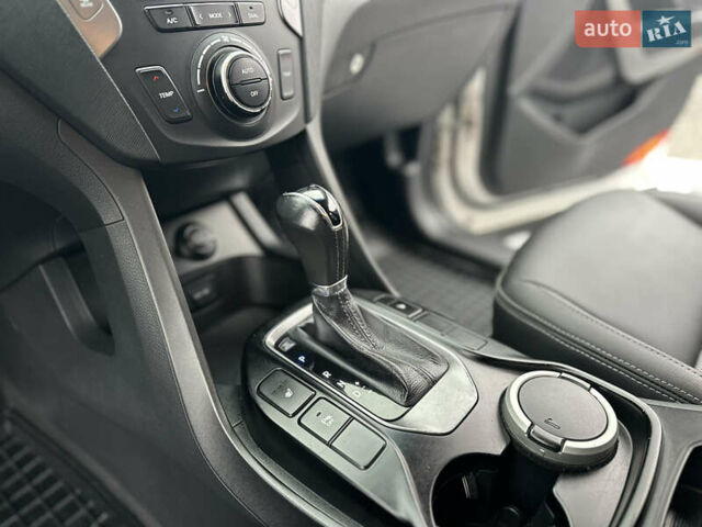 Білий Хендай Санта Фе, об'ємом двигуна 2.2 л та пробігом 124 тис. км за 18700 $, фото 53 на Automoto.ua