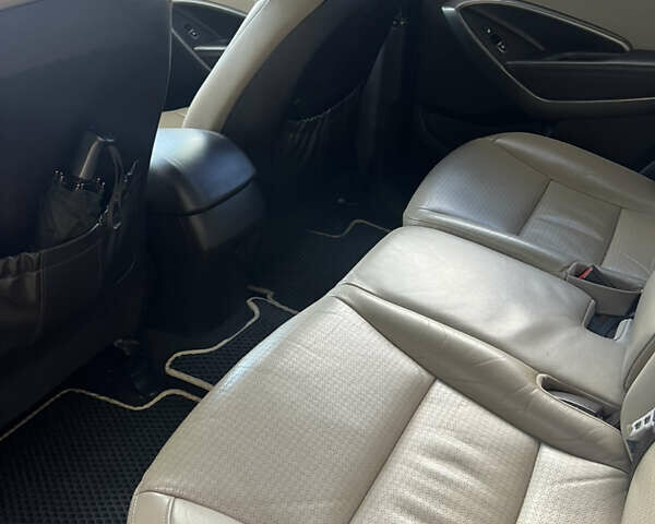 Белый Хендай Санта Фе, объемом двигателя 2.2 л и пробегом 306 тыс. км за 14500 $, фото 10 на Automoto.ua