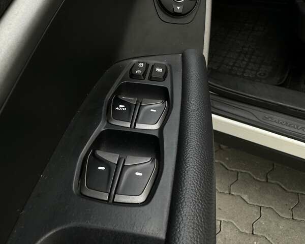 Белый Хендай Санта Фе, объемом двигателя 2 л и пробегом 160 тыс. км за 14500 $, фото 16 на Automoto.ua