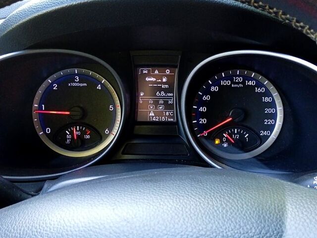 Хендай Санта Фе 2013 в Изюме на Automoto.ua Белый Хендай Санта Фе, объемом двигателя 2.2 л и пробегом 150 тыс. км за 19800 $, фото 2 на Automoto.ua