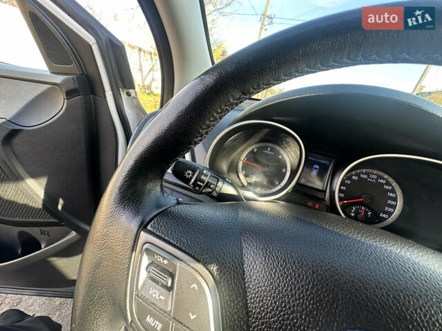 Белый Хендай Санта Фе, объемом двигателя 2.2 л и пробегом 123 тыс. км за 17300 $, фото 61 на Automoto.ua