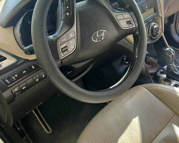 Белый Хендай Санта Фе, объемом двигателя 2.2 л и пробегом 306 тыс. км за 14500 $, фото 20 на Automoto.ua