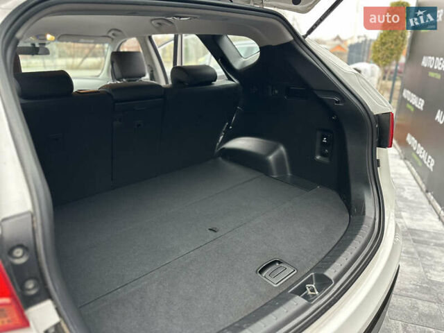 Білий Хендай Санта Фе, об'ємом двигуна 2.2 л та пробігом 124 тис. км за 18700 $, фото 64 на Automoto.ua