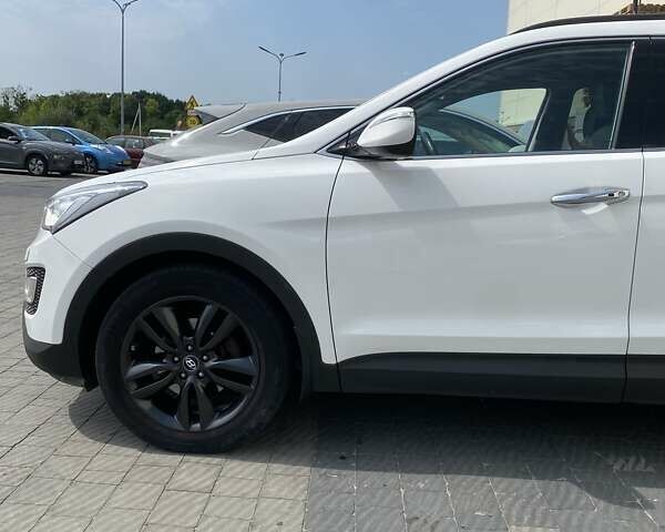 Белый Хендай Санта Фе, объемом двигателя 2.2 л и пробегом 214 тыс. км за 23000 $, фото 3 на Automoto.ua