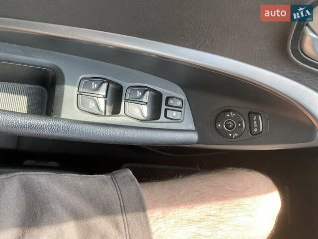 Белый Хендай Санта Фе, объемом двигателя 2.2 л и пробегом 214 тыс. км за 23000 $, фото 11 на Automoto.ua