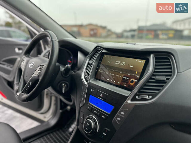 Білий Хендай Санта Фе, об'ємом двигуна 2.2 л та пробігом 124 тис. км за 18700 $, фото 74 на Automoto.ua