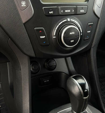 Белый Хендай Санта Фе, объемом двигателя 2.2 л и пробегом 123 тыс. км за 19600 $, фото 15 на Automoto.ua