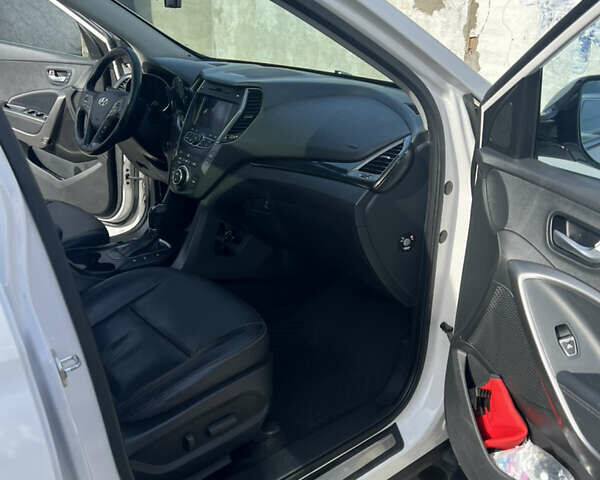 Белый Хендай Санта Фе, объемом двигателя 2.2 л и пробегом 206 тыс. км за 16000 $, фото 4 на Automoto.ua