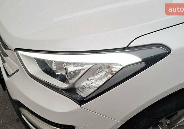 Белый Хендай Санта Фе, объемом двигателя 2 л и пробегом 183 тыс. км за 17300 $, фото 25 на Automoto.ua