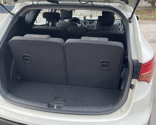 Белый Хендай Санта Фе, объемом двигателя 2.2 л и пробегом 247 тыс. км за 16800 $, фото 8 на Automoto.ua