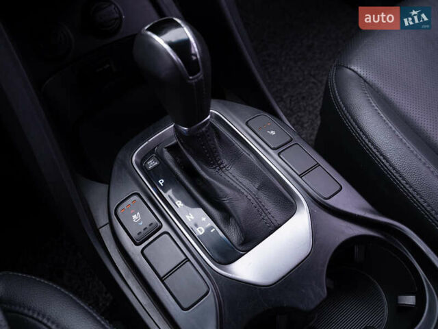 Хендай Санта Фе 2013 в Одессе на Automoto.ua Белый Хендай Санта Фе, объемом двигателя 2 л и пробегом 181 тыс. км за 15700 $, фото 40 на Automoto.ua
