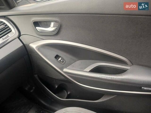 Хендай Санта Фе 2013 в Полтаве на Automoto.ua Белый Хендай Санта Фе, объемом двигателя 2.2 л и пробегом 123 тыс. км за 16999 $, фото 26 на Automoto.ua