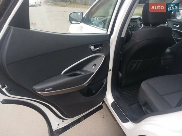 Белый Хендай Санта Фе, объемом двигателя 2.2 л и пробегом 124 тыс. км за 16500 $, фото 20 на Automoto.ua