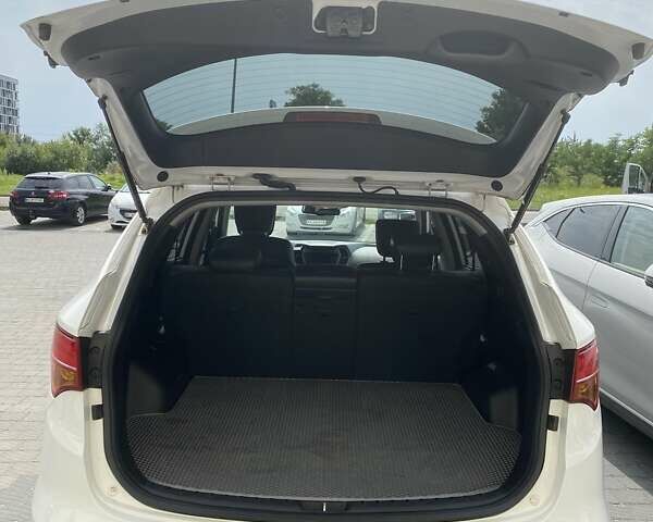 Белый Хендай Санта Фе, объемом двигателя 2.2 л и пробегом 214 тыс. км за 23000 $, фото 17 на Automoto.ua