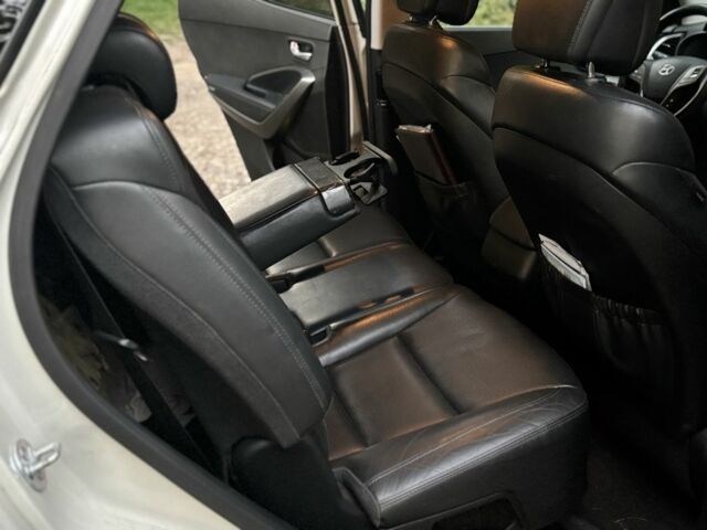 Хендай Санта Фе 2013 в Черновцах на Automoto.ua Белый Хендай Санта Фе, объемом двигателя 2.2 л и пробегом 235 тыс. км за 12432 $, фото 20 на Automoto.ua