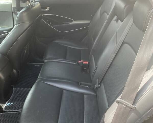 Белый Хендай Санта Фе, объемом двигателя 2.2 л и пробегом 214 тыс. км за 23000 $, фото 10 на Automoto.ua