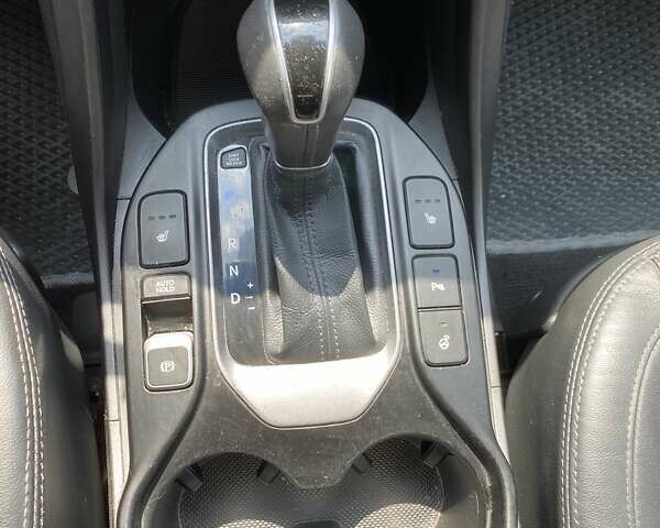 Белый Хендай Санта Фе, объемом двигателя 2.2 л и пробегом 214 тыс. км за 23000 $, фото 12 на Automoto.ua